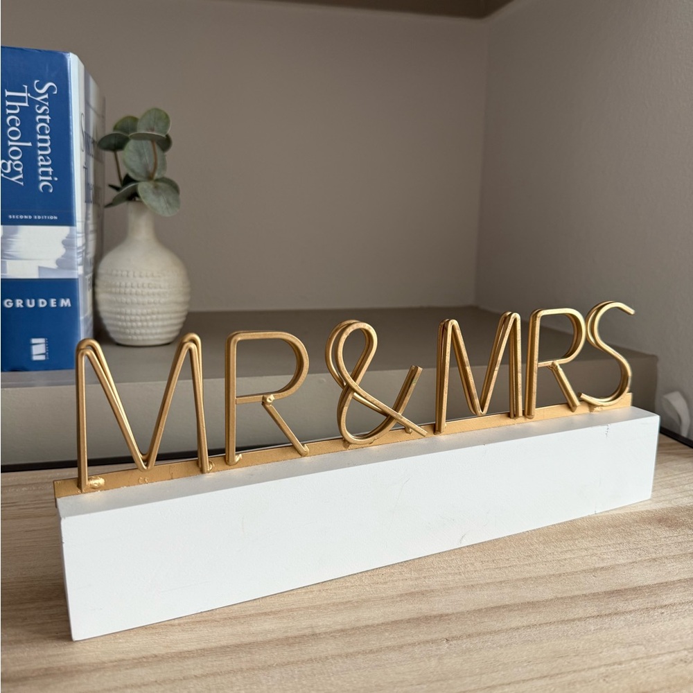 SALE* Gold MR & MRS Table Decor